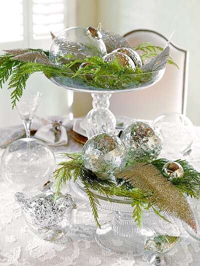 50 Easy Christmas Centerpiece Ideas | Midwest Livi