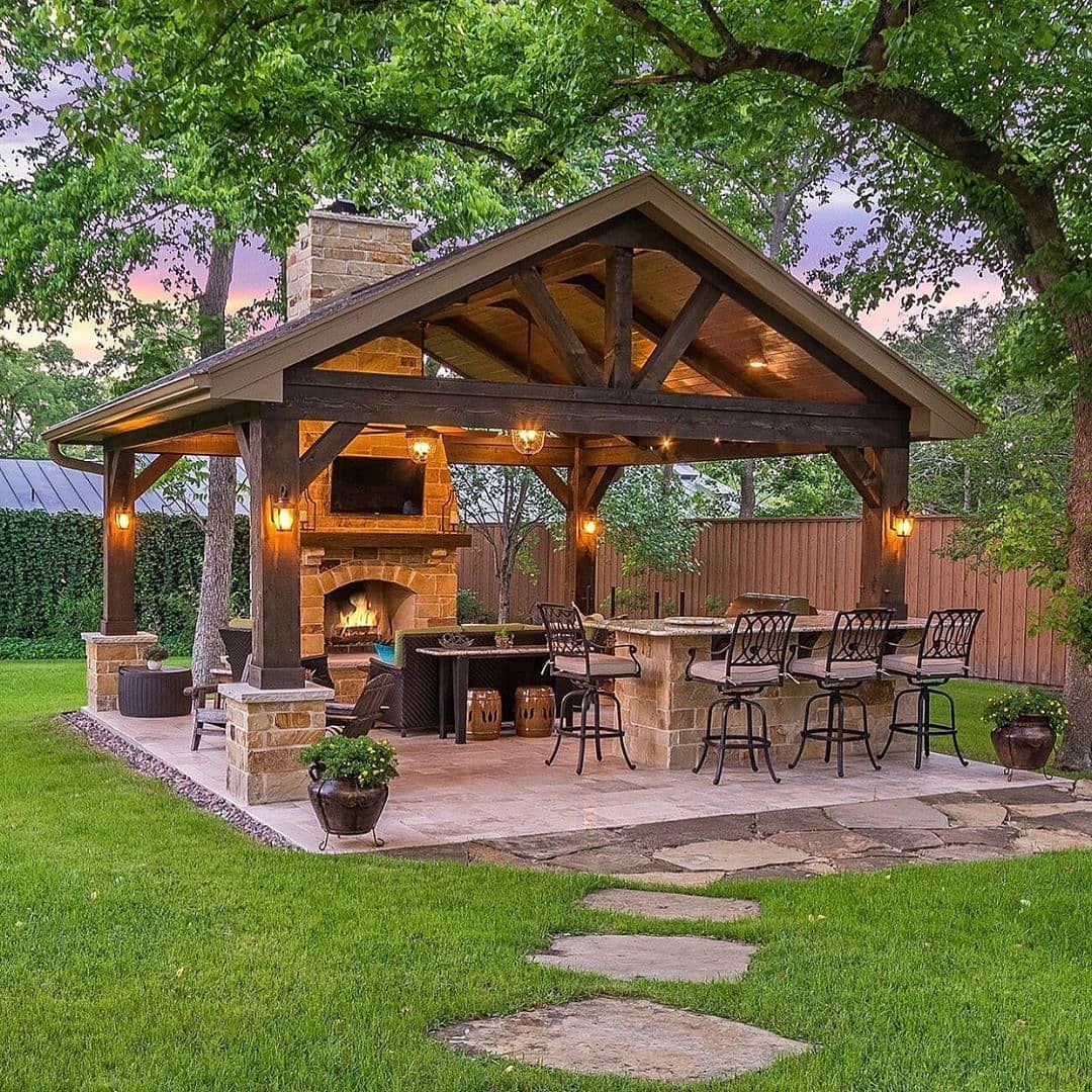 Designing the Ultimate Backyard Patio:
Tips and Inspiration