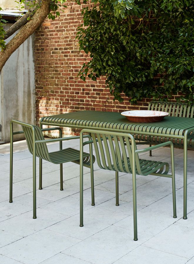 Choosing the Best Outdoor Dining
  Furniture for Your Patio