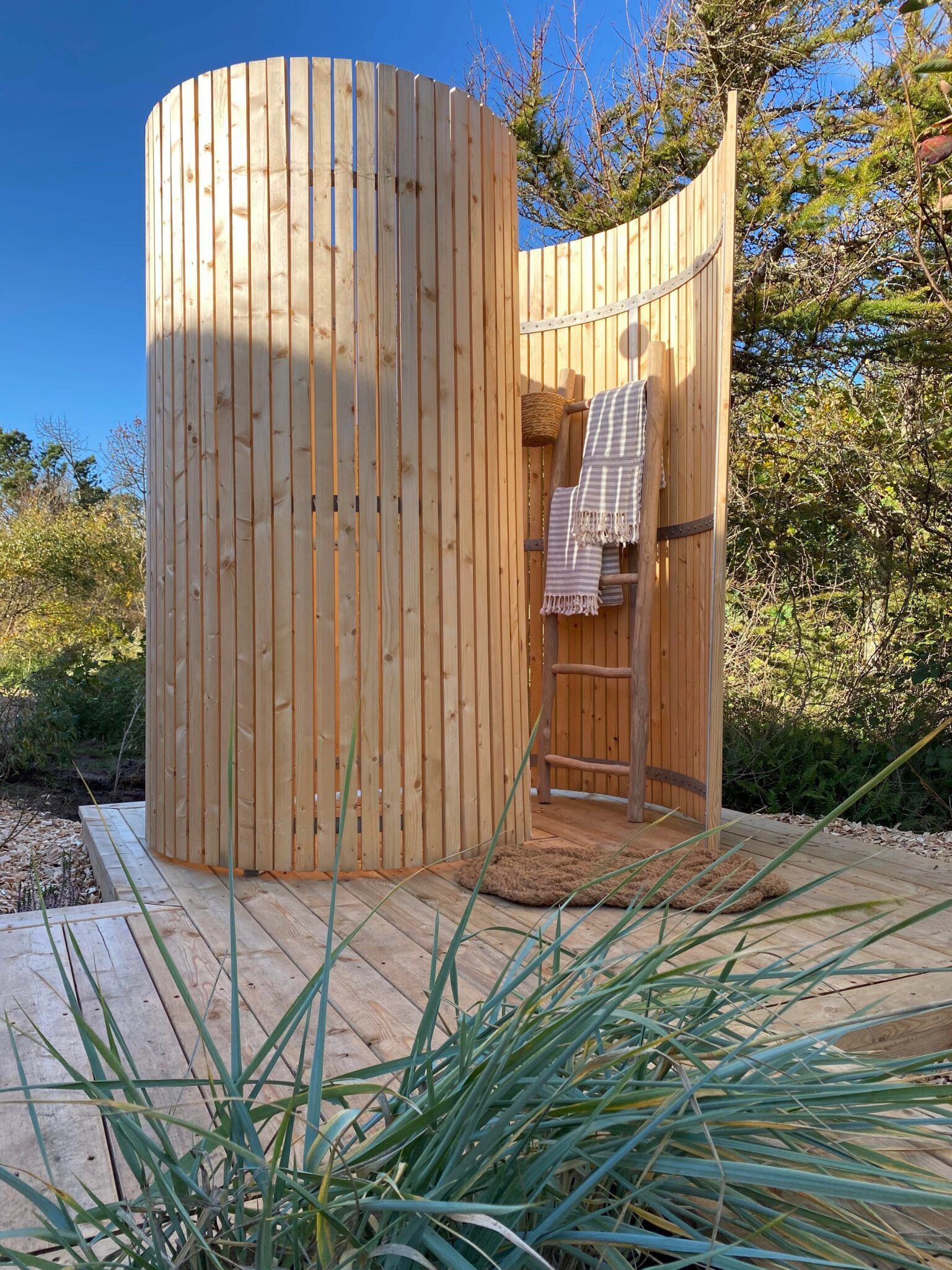 How to Create a Luxurious Outdoor Shower
  Experience