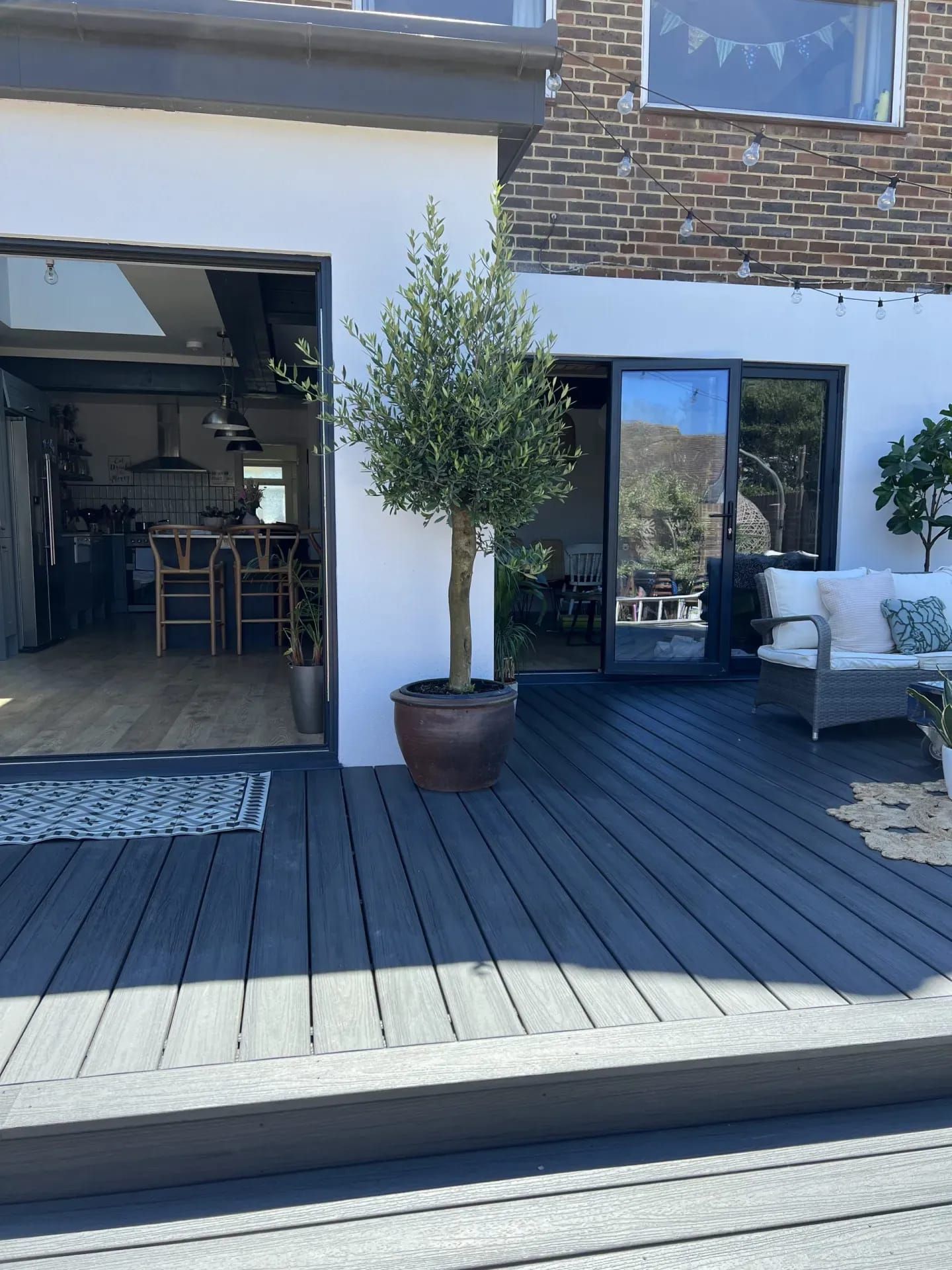 The Ultimate Guide to Composite Decking:
Benefits and Maintenance Tips