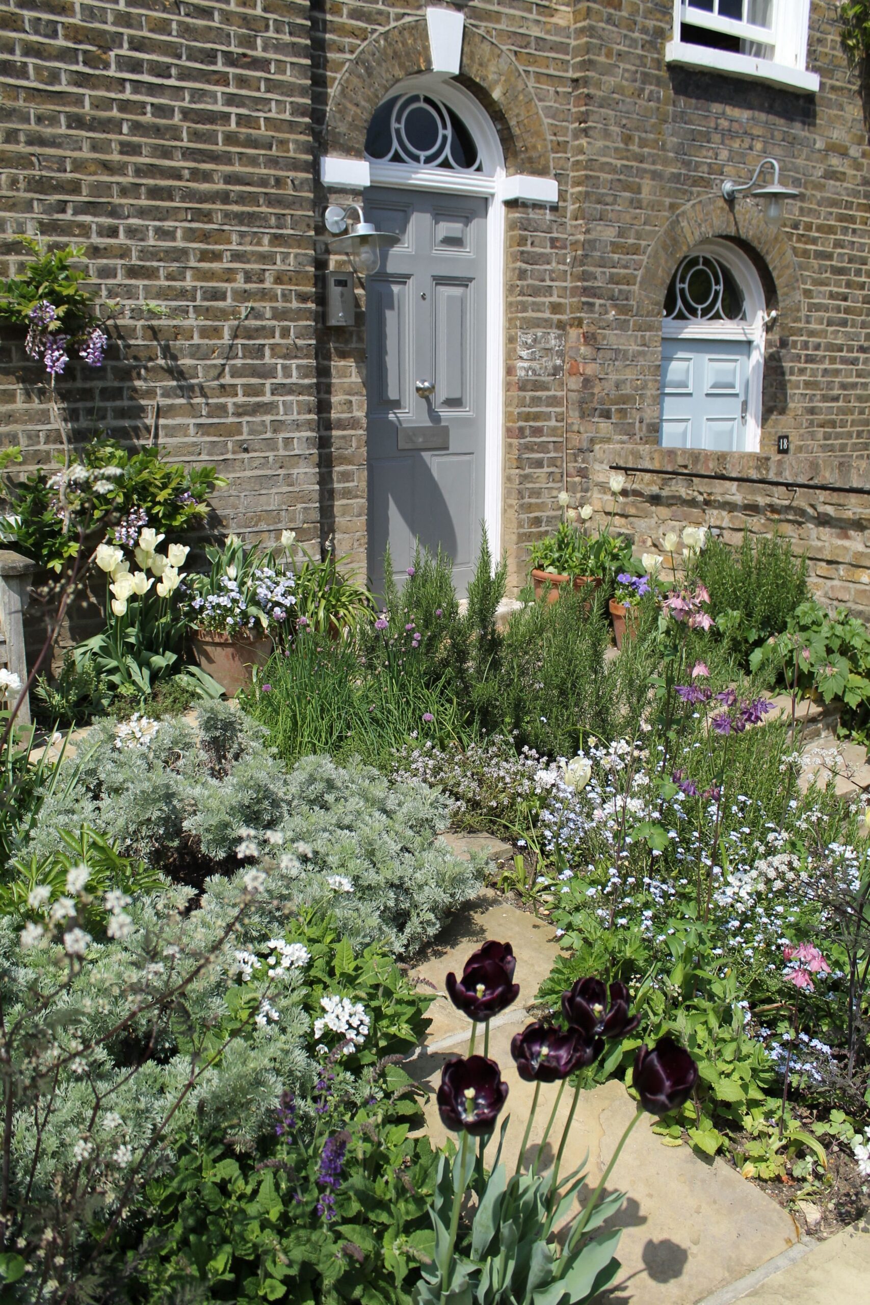 Maximizing Space: Small Front Garden
  Design Tips