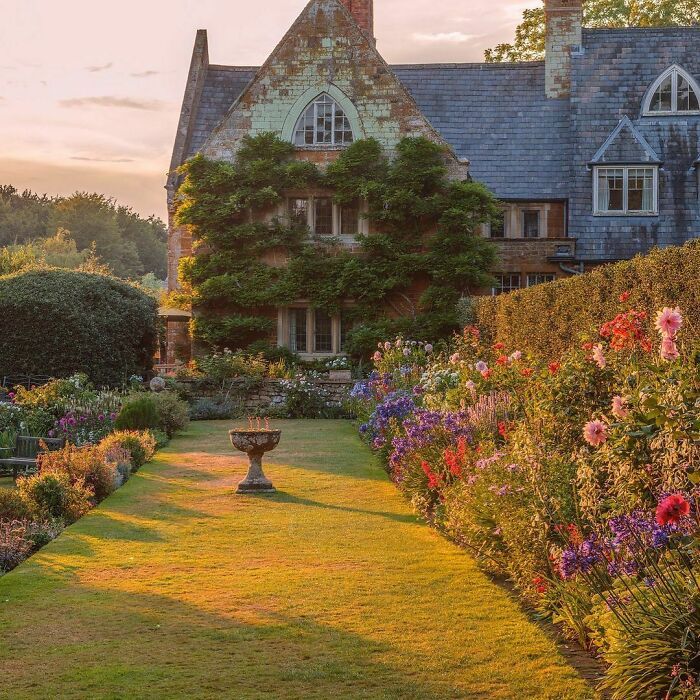 The History and Charm of English Gardens