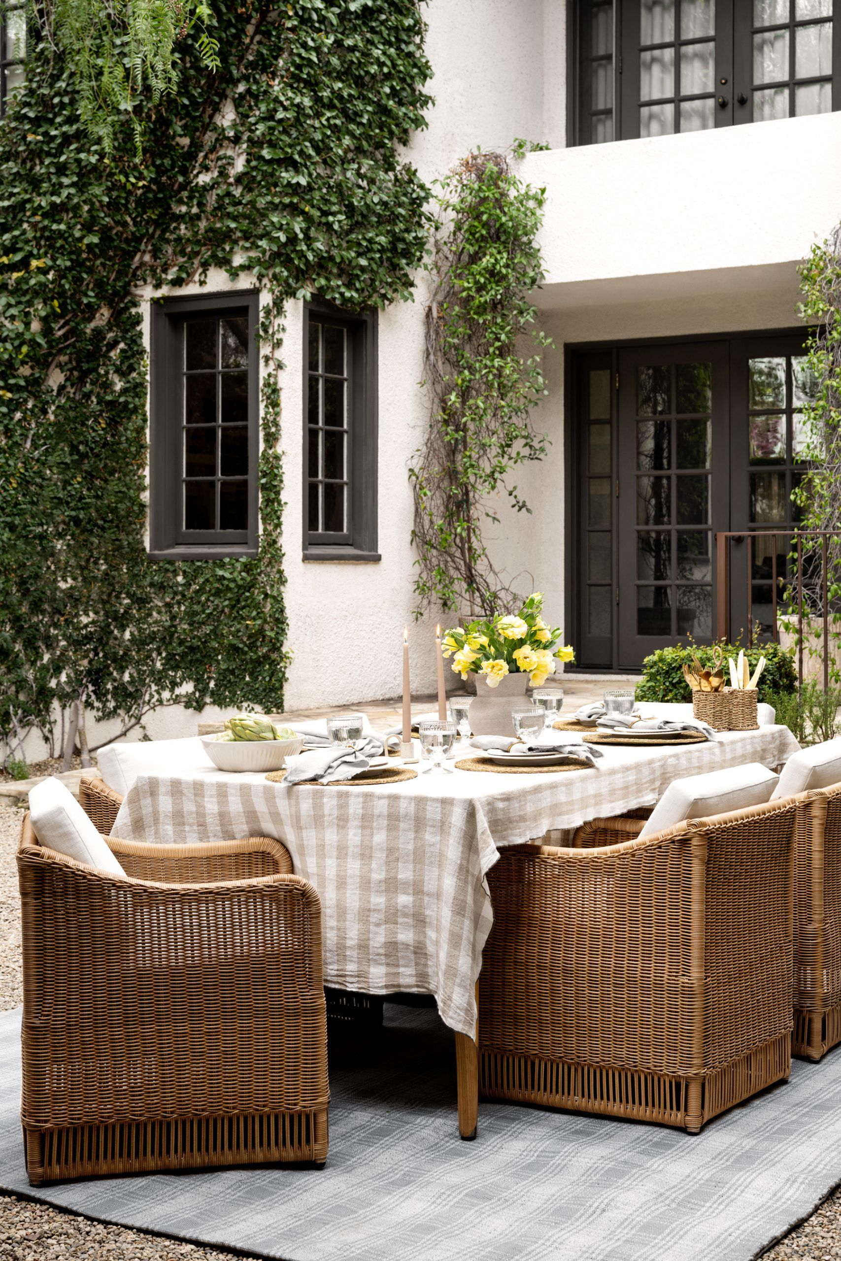 How to Choose the Perfect Outdoor Dining
  Furniture for Your Space