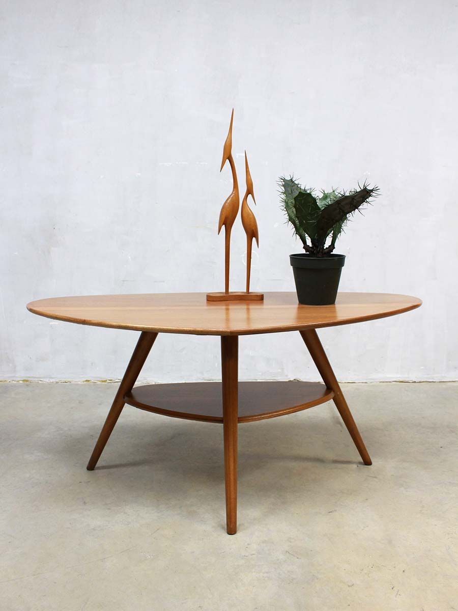 Embracing Retro Chic: The Beauty of
Vintage Wood Coffee Tables
