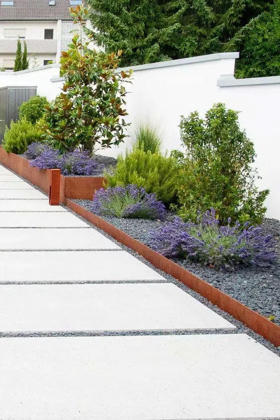 Making the Case for Metal Landscape
Edging: Why It’s the Best Choice for Your Outdoor Space