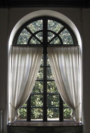 Creative Ways to Use Window Curtains for
Home Decor